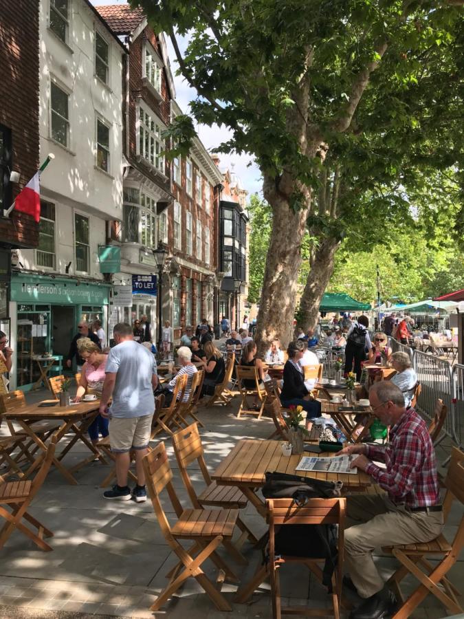 A Wonderful Place In The Hub Of The City, Yet On The Edge Of The Countryside Salisbury Exteriör bild